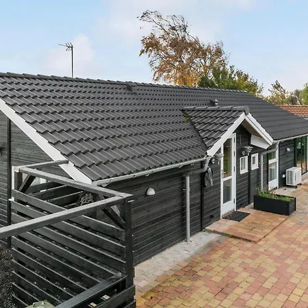 2 Bedroom Gorgeous In Feriehus Dannemare