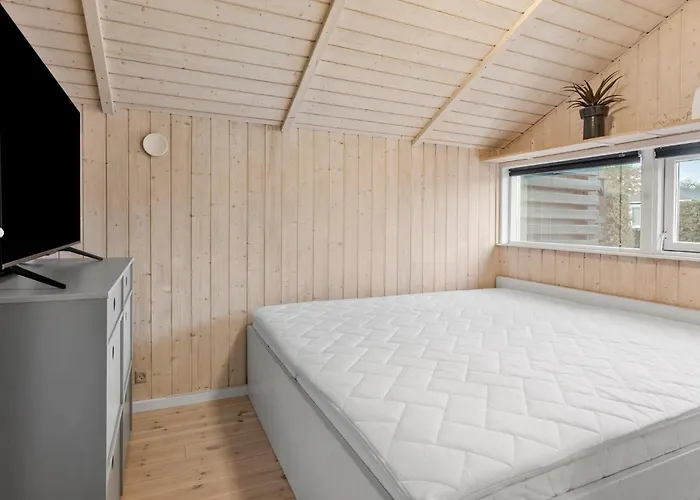 2 Bedroom Gorgeous In *